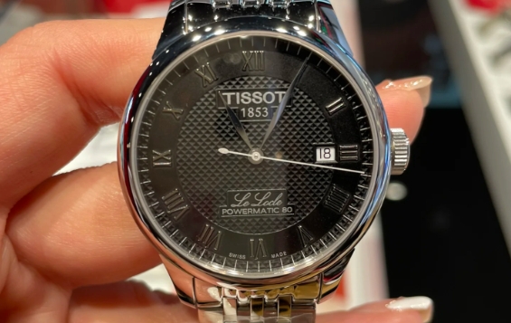 天梭手表定时清洁的重要性(图) 天梭手表定时清洁的重要性(图)