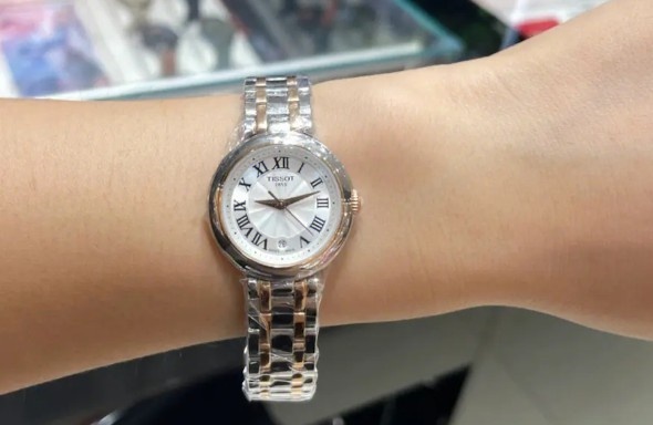 天梭手表机芯划痕修复秘籍:让时光倒流,重现光华(图) 天梭手表机芯划痕修复秘籍:让时光倒流,重现光华(图)