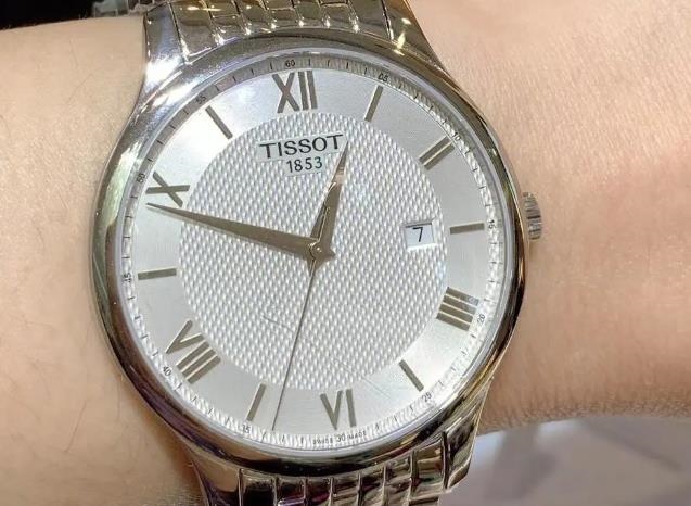 天梭手表生锈了处理办法大全(有效去除锈渍的步骤与技巧)(图) 天梭手表生锈了处理办法大全(有效去除锈渍的步骤与技巧)(图)